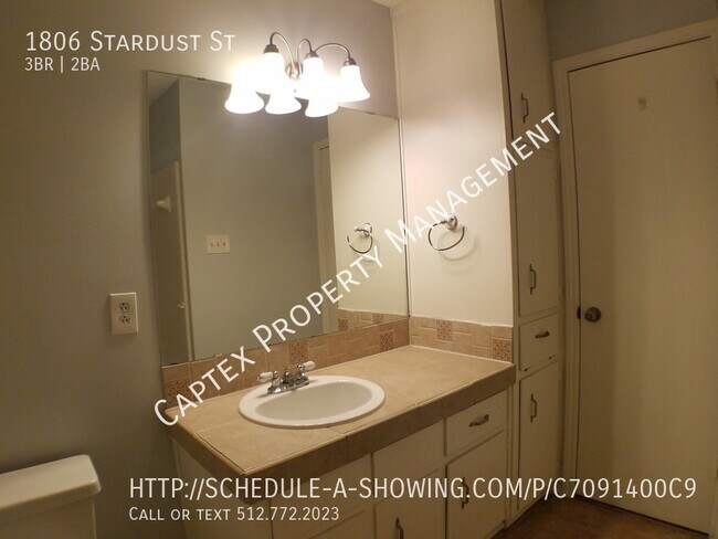 Building Photo - 1806 Stardust St