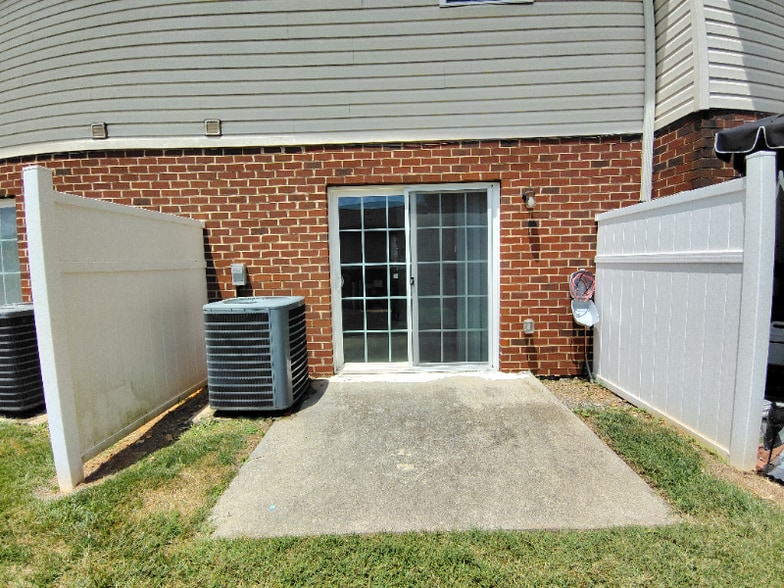 Building Photo - 65 Duiguid Dr