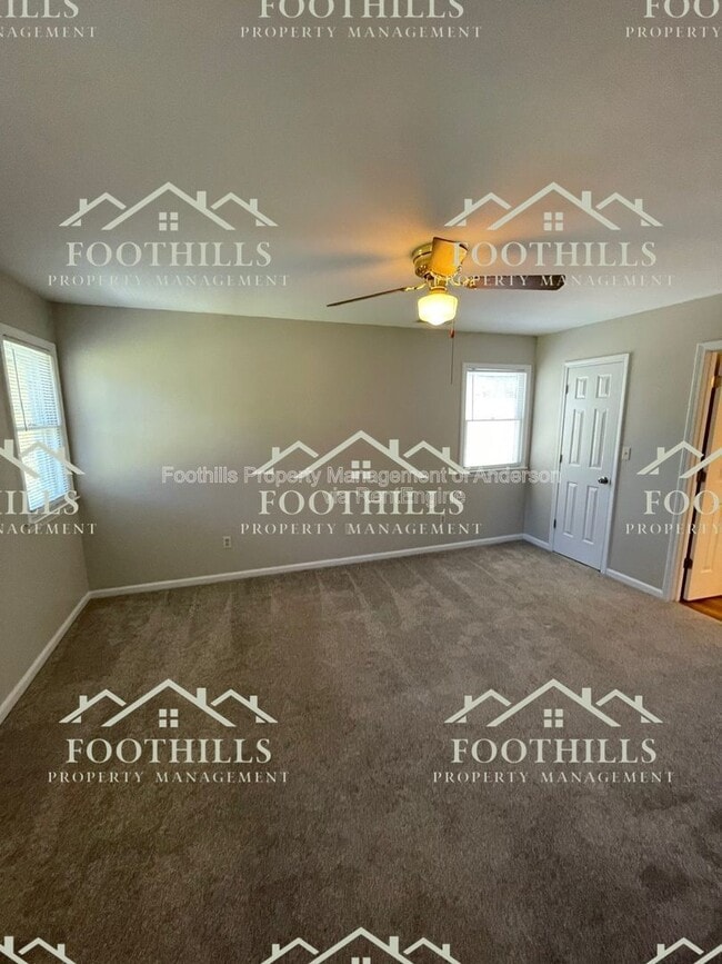 Building Photo - 214 Keithwood Dr