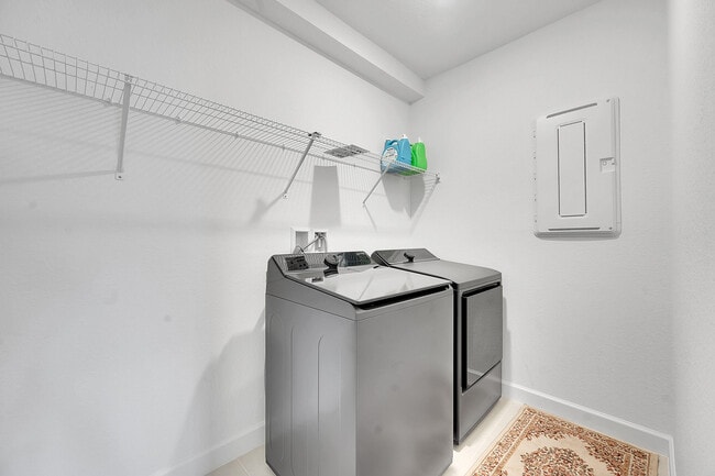 Building Photo - 6371 Windwood Wy