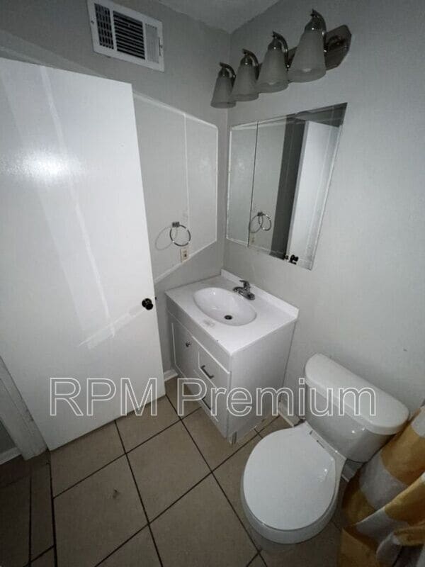 Building Photo - 5170 Weston