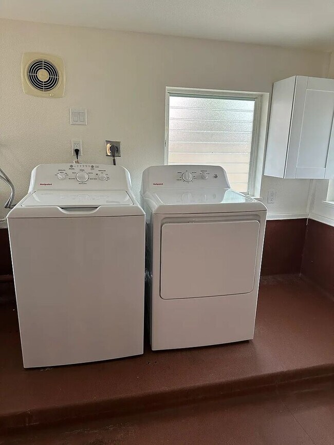 Building Photo - Spacious, 4 bedroom 2 bath single family home in Mililani located on a cul de sac.