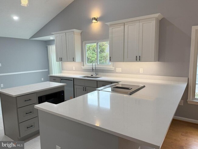 Building Photo - 10909 Clara Barton Ct