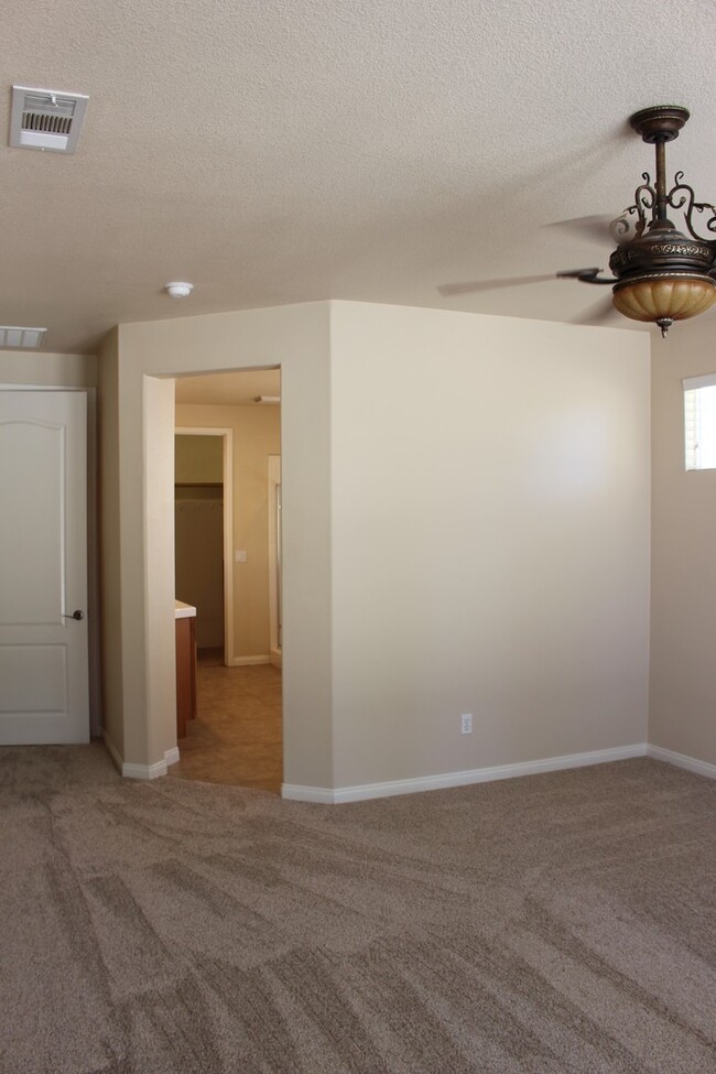 Building Photo - 14910 Via Messina Dr