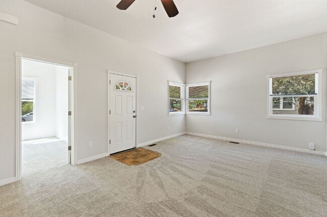 Building Photo - 1704 W Cucharras St