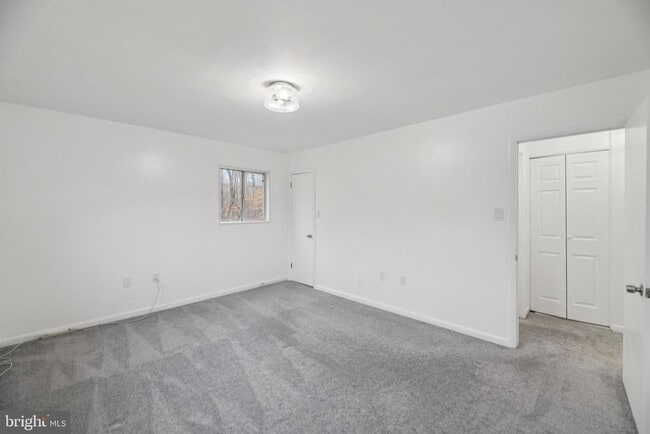 Building Photo - 10607 Weymouth St