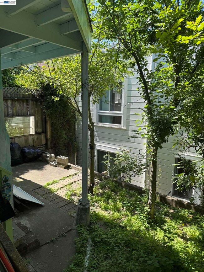 Building Photo - 218 Winfield St