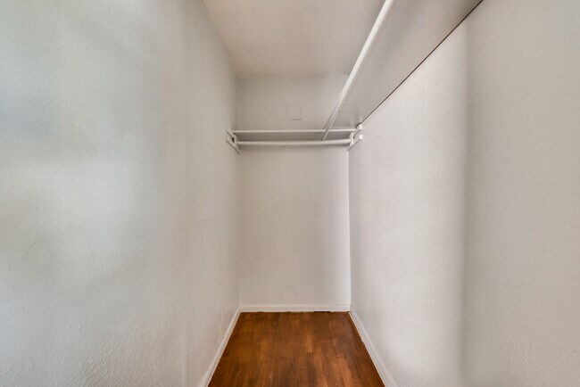 Building Photo - 307 W 4th St