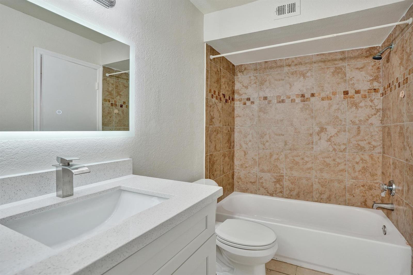 Building Photo - 12650 Vista Isles Dr