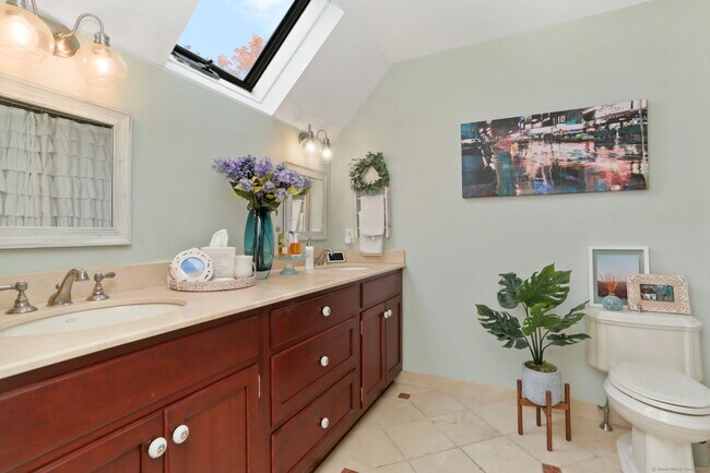 Building Photo - 101 Grove St