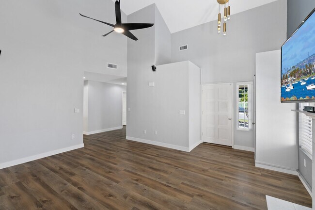 Building Photo - Modern Eco-Friendly Oasis in Central San D...
