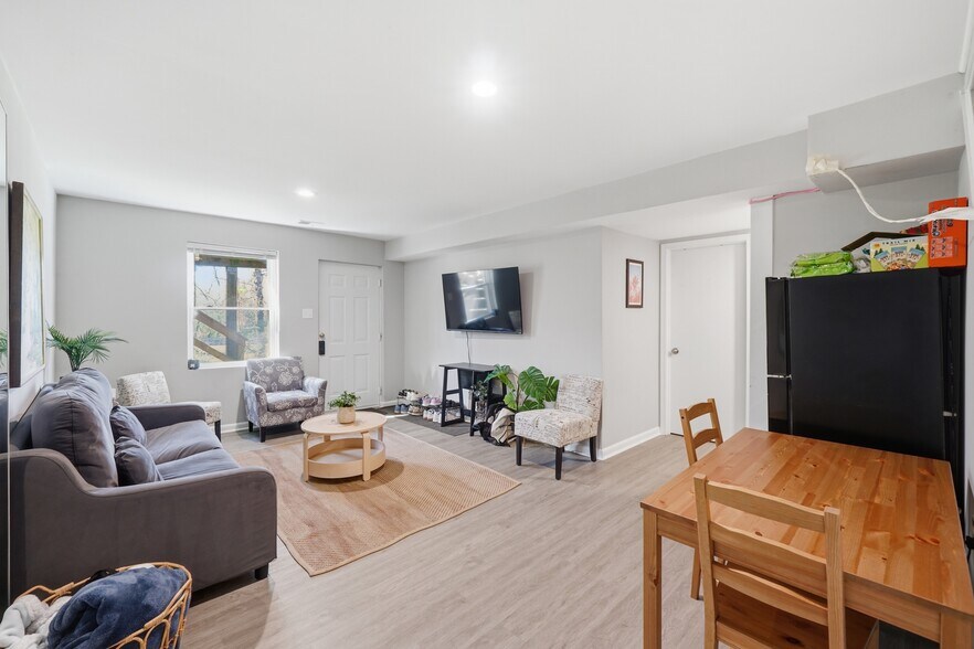 Building Photo - 9008 Autoville Dr