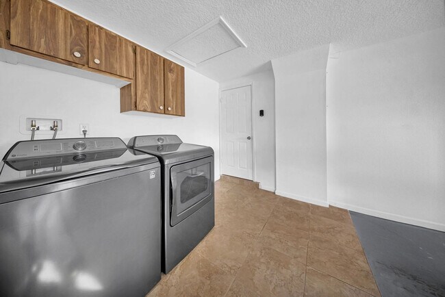 Building Photo - 779 34th St SE