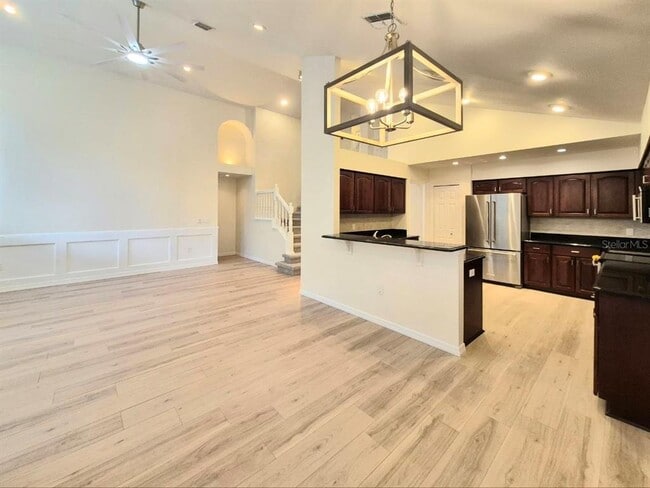 Building Photo - 2214 Green Oaks Ln