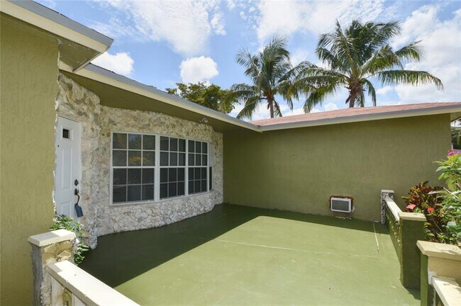 Building Photo - 5385 SW 8th Ct