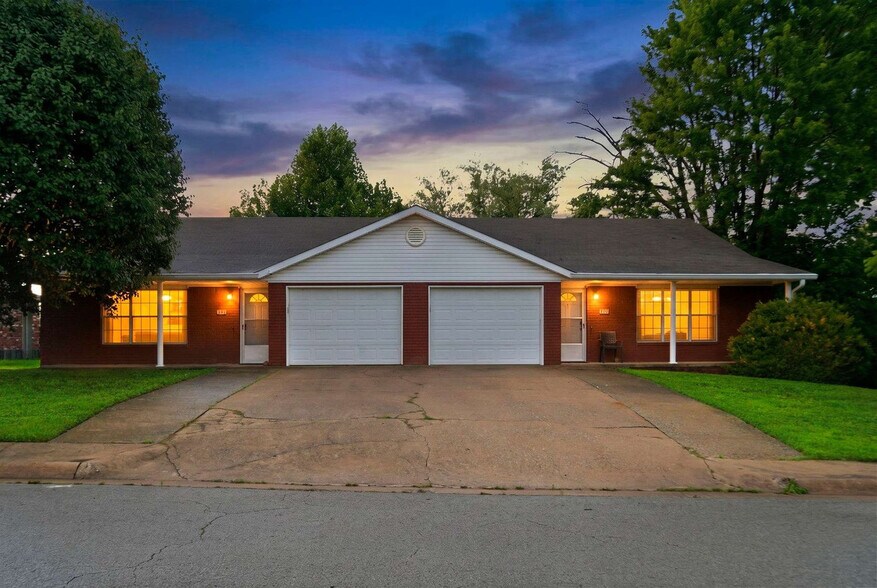 Building Photo - 1405 Camellia Dr