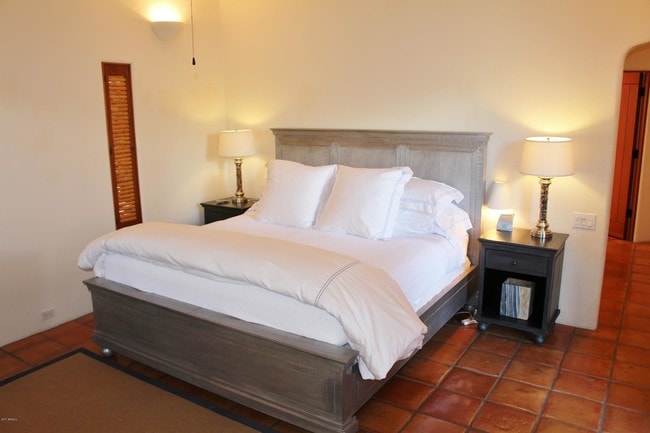 Building Photo - 7562 E High Point Dr