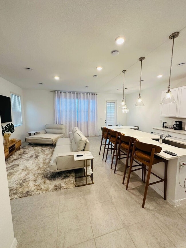 Building Photo - 646 Longboat Dr