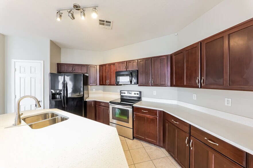 Building Photo - 14881 W Riviera Dr