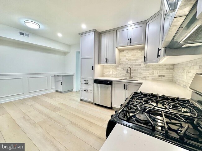 Building Photo - 1010 Bashford Ln