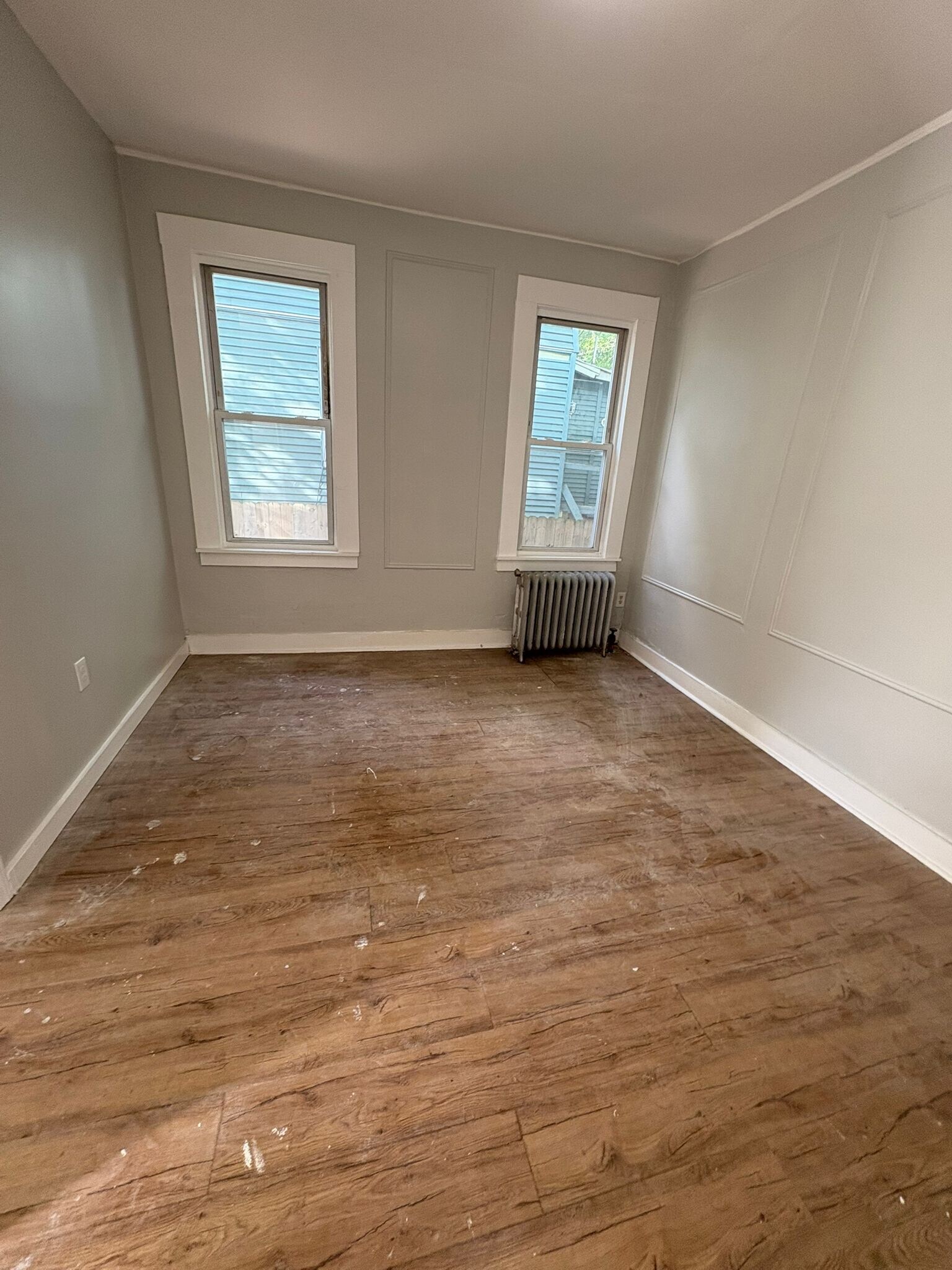 Building Photo - 144 S Durand Pl