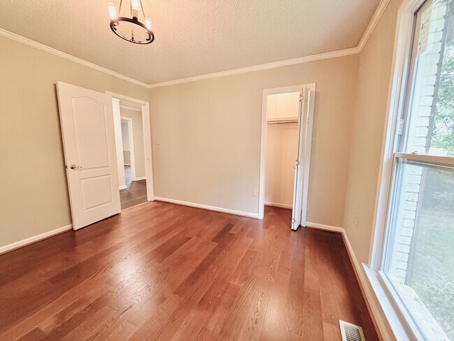 Building Photo - 7905 Castleton Ln