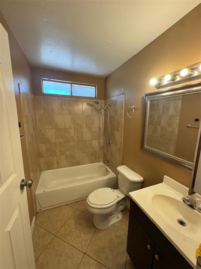 Building Photo - 16510 Lakeshore Dr