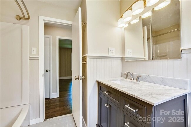 Building Photo - Ranch with Fence and 20x30 Garage/Workshop with Electric Close to Light Rail