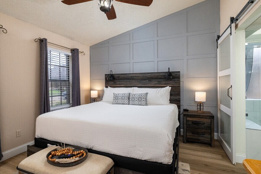Building Photo - 8421 Willow Creek Dr