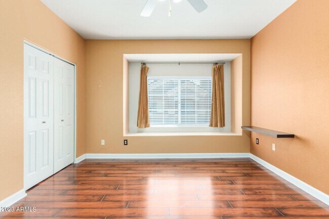 Building Photo - Amazing Townhome in Gated Community!