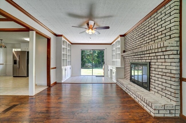 Building Photo - 606 Evergreen Dr