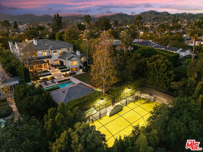 Building Photo - 458 Toyopa Dr