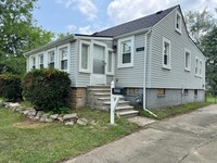 Building Photo - 5169 Glenis St