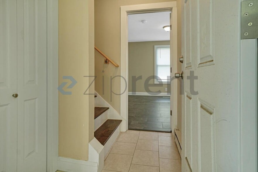 Building Photo - Unit 2