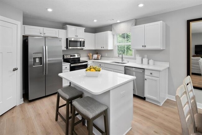 Building Photo - 150 Oakleigh Dr
