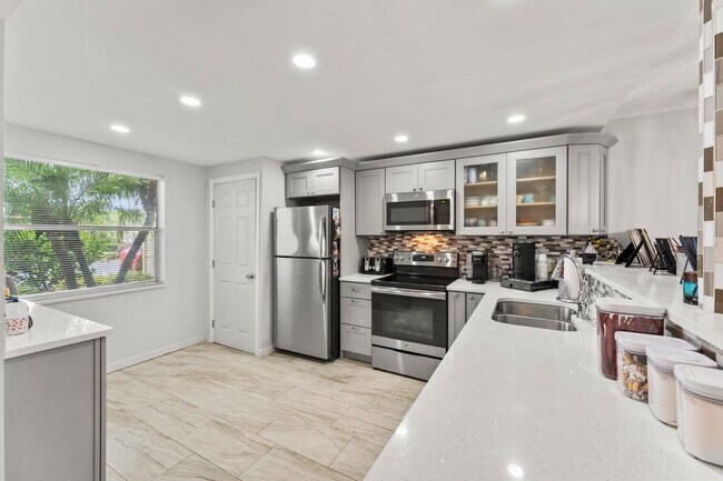 Building Photo - 6650 S Oriole Blvd