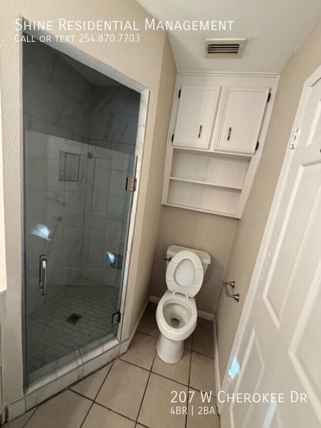 Building Photo - 207 W Cherokee Dr