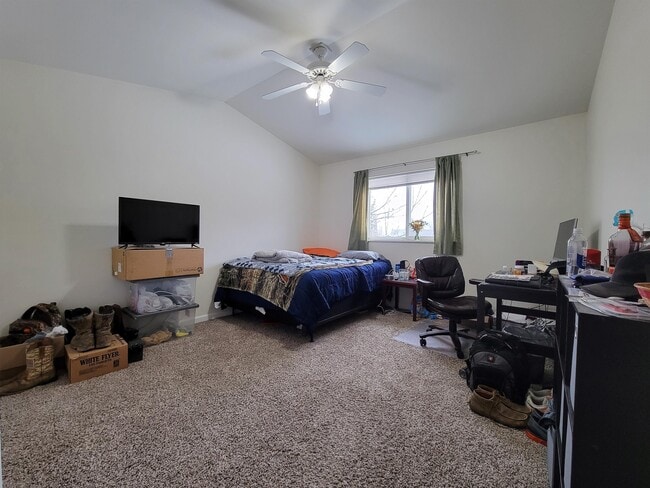 Building Photo - 184 Droulliard Ave