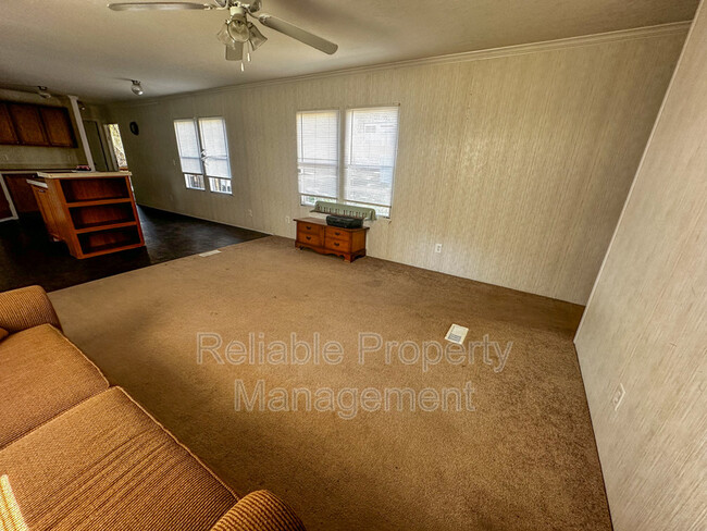 Building Photo - 120 Buffalo Acres Ln