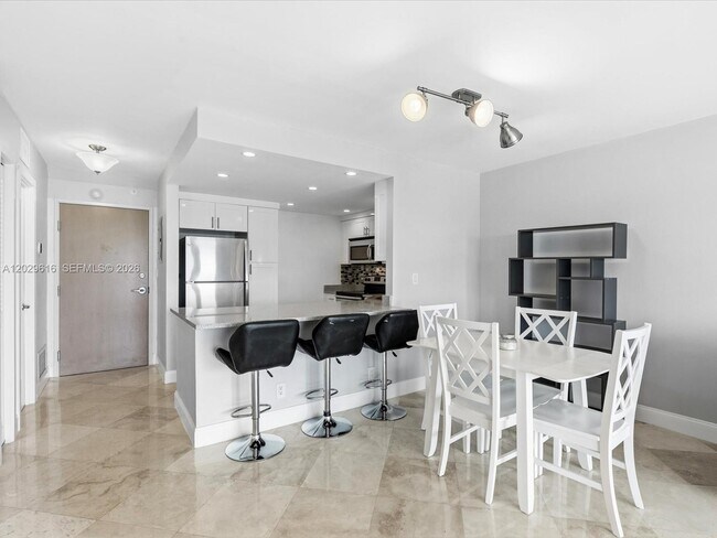 Building Photo - 340 Sunset Dr