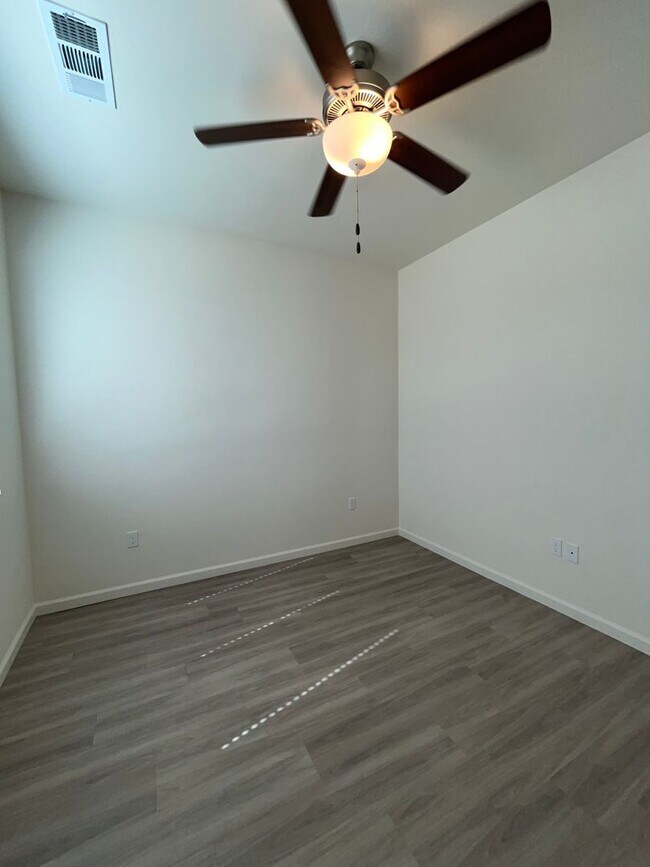 Building Photo - 4214
