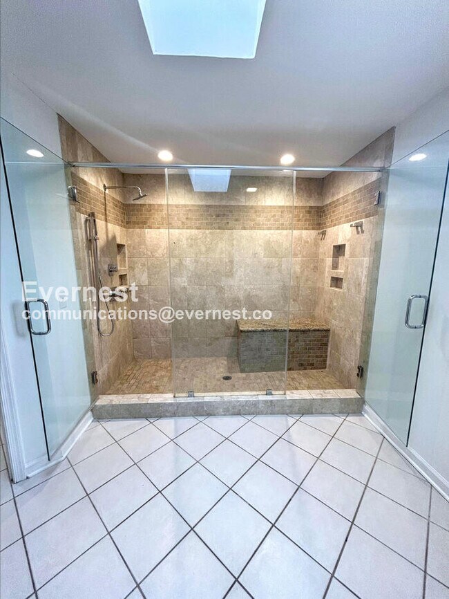 Building Photo - 3501 Shaker Dr