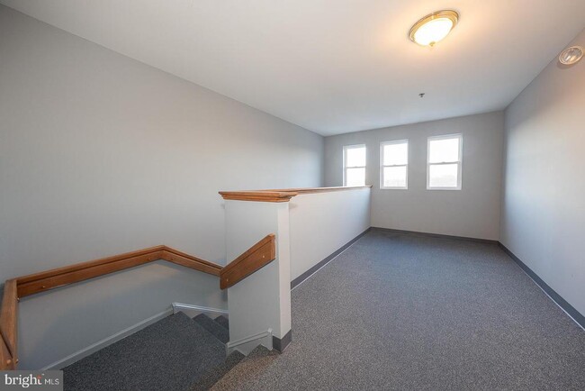 Building Photo - 335 Paoli Pointe Dr