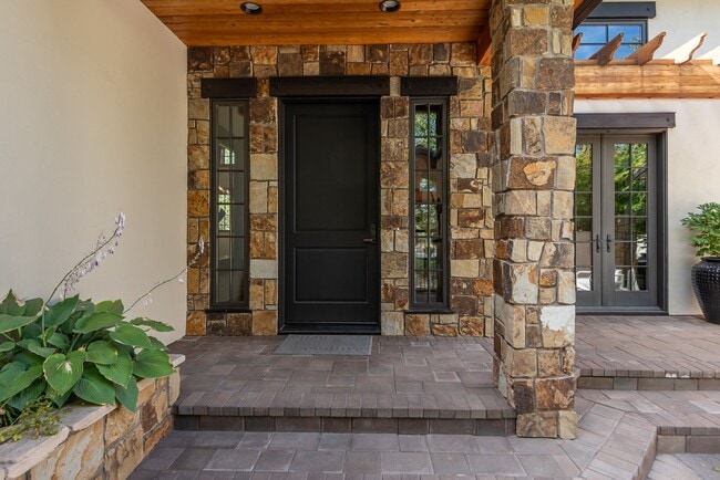 Building Photo - Stunning Furnished Estate in Pronghorn