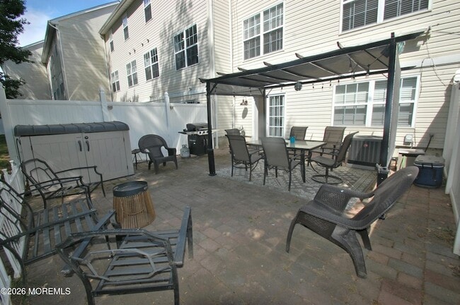 Building Photo - 574 Beachway Ave