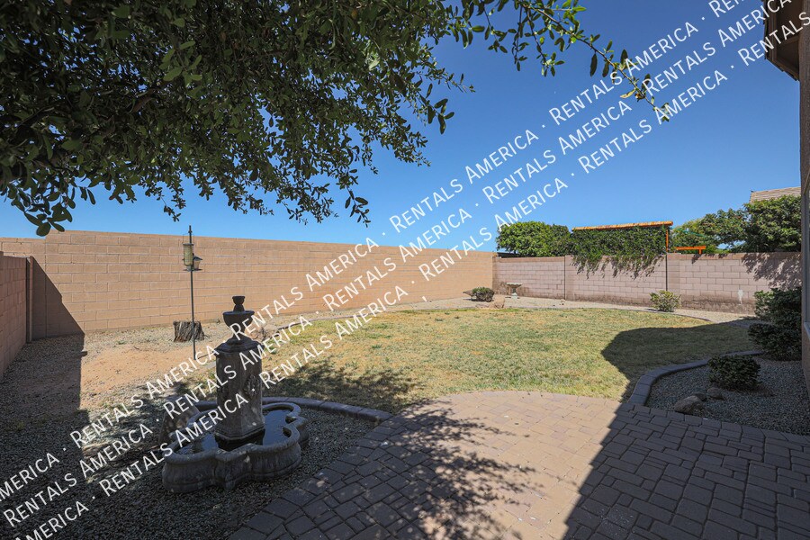 Building Photo - 3050 E Cherry Hills Pl