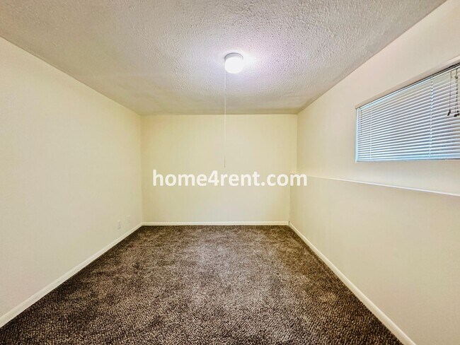 Building Photo - Olathe Duplex w/ Wood Floors, Finished Basement, and a Fenced Yard!