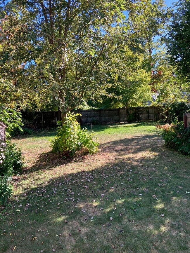 Building Photo - Lovely 3 Bed Colonial main floor laundry