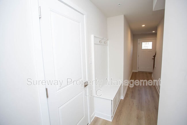 Building Photo - 8 Foxwood Dr