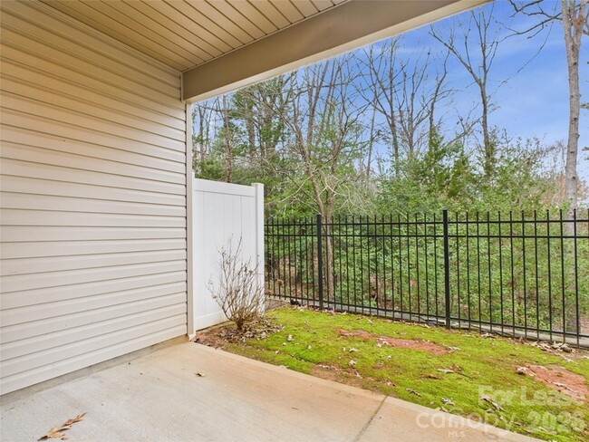 Building Photo - 6005 Sweetbay Ln